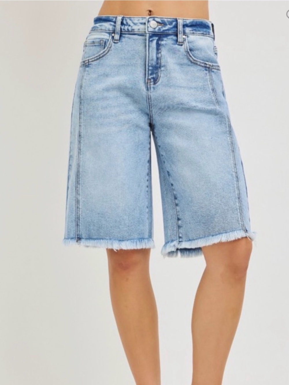 K314 Risen Women’s Sz 3X Light Wash Denim Bermuda Shorts Casual Frayed Hem NWT